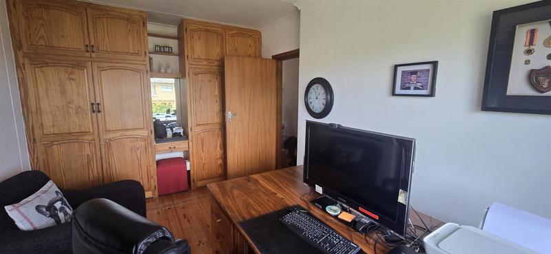 4 Bedroom Property for Sale in Glentana Western Cape